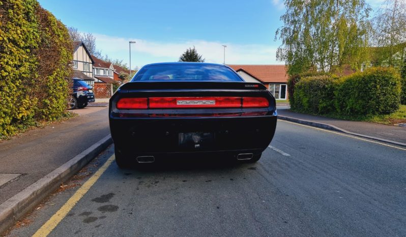 Dodge Challenger SRT8 full