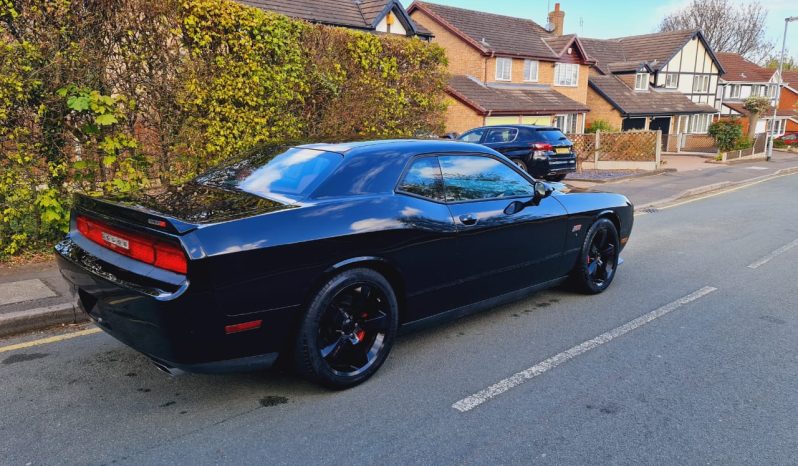 Dodge Challenger SRT8 full