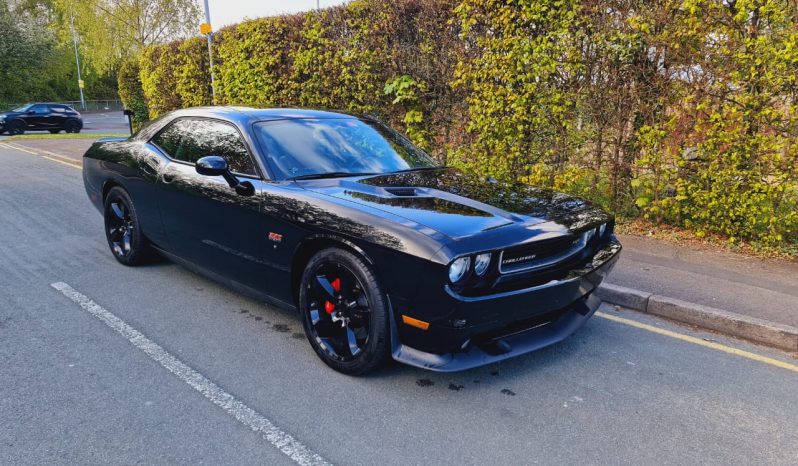 Dodge Challenger SRT8 full