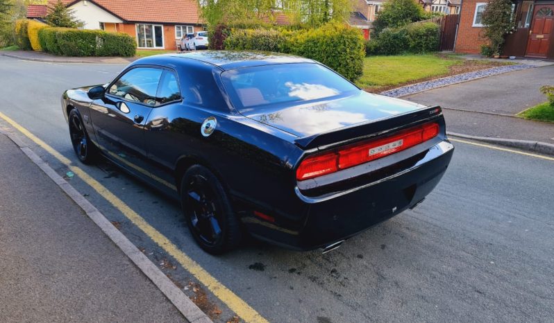 Dodge Challenger SRT8 full