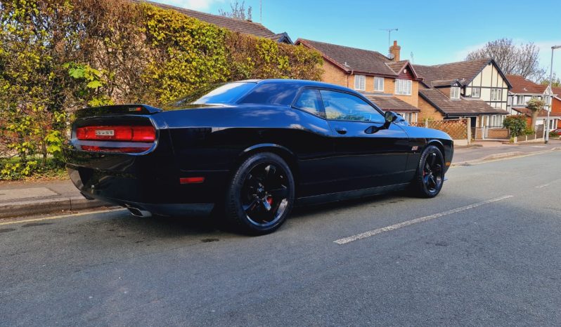 Dodge Challenger SRT8 full