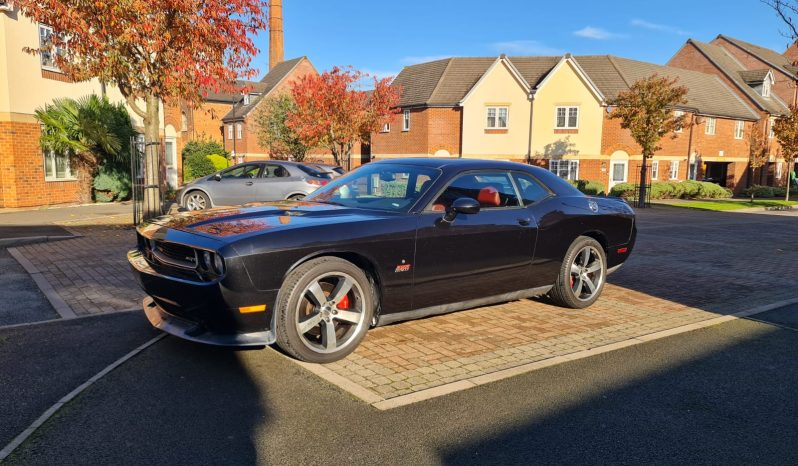 Dodge Challenger SRT8 full