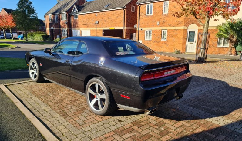 Dodge Challenger SRT8 full