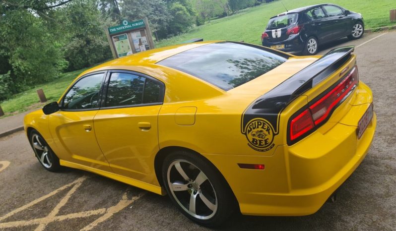 Dodge Charger SRT8 SUPER BEE full