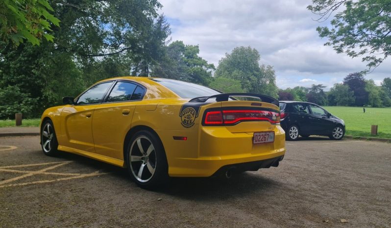 Dodge Charger SRT8 SUPER BEE full